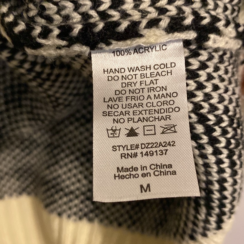 Double Zero Women’s  Oversized Houndstooth Sweater Vest - Picture 5 of 6